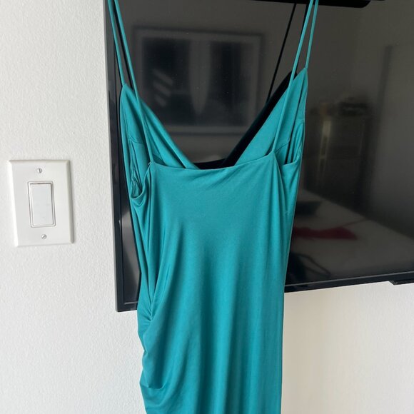 Lovers and Friends Odessa Gown in Emerald Green - Picture 4 of 5